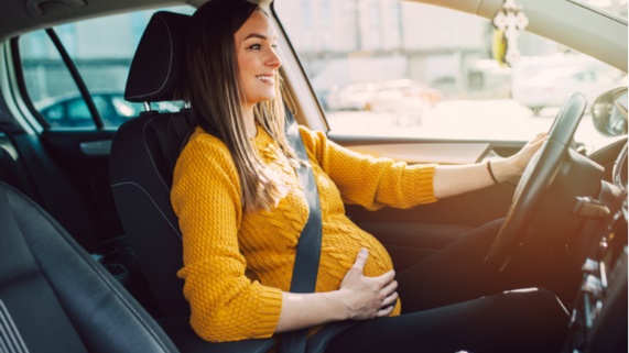 Podróżowanie samochodem w ciąży – co zrobić by było bezpieczne